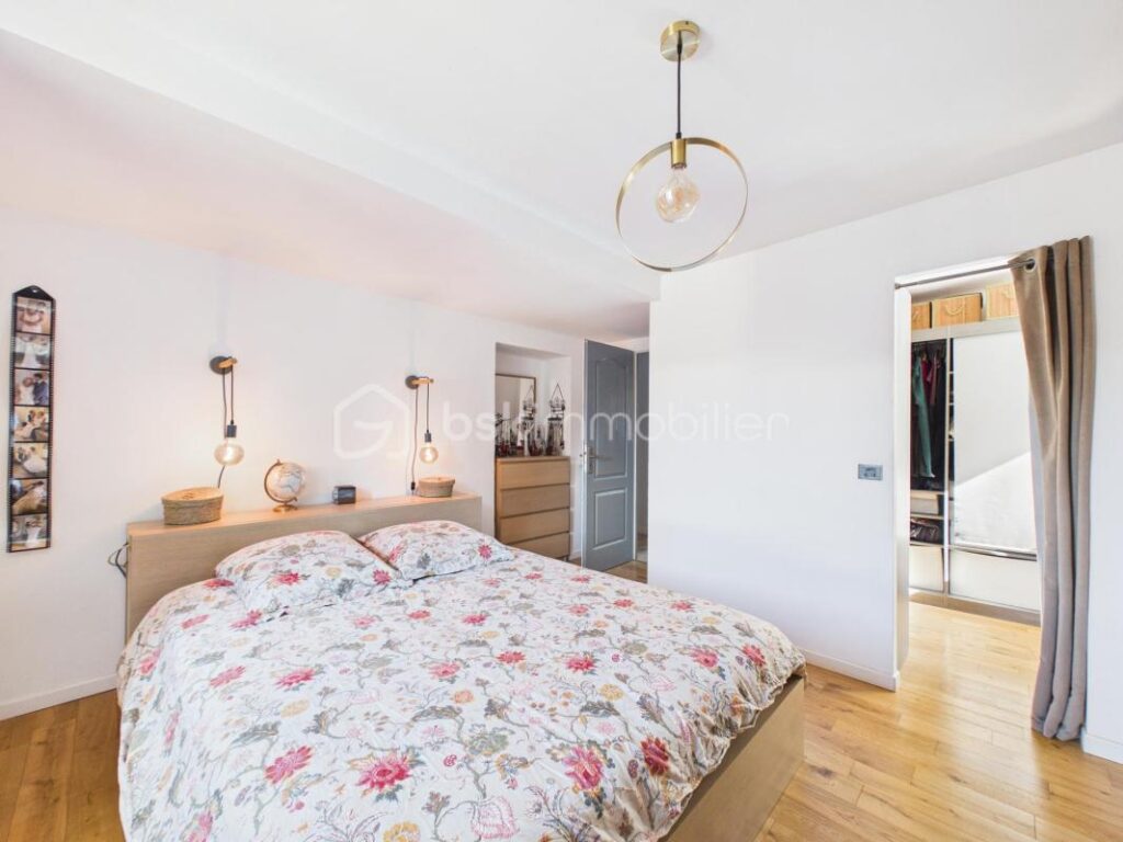 Maison de village – 5 pièces 148 m² – Jardin cocooning – 100 m² d’annexes – 5 pièces – 4 chambres – 148 m²