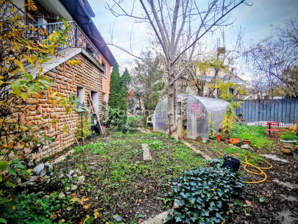 LA MURE SUD (38350) – VUE SUR L’OBIOU – Sur une parcelle de 1 380m², Grande MAISON FAMILIALE de 222 m² + 229 m² de dépendances – 10 pièces – 5 chambres – 222 m²