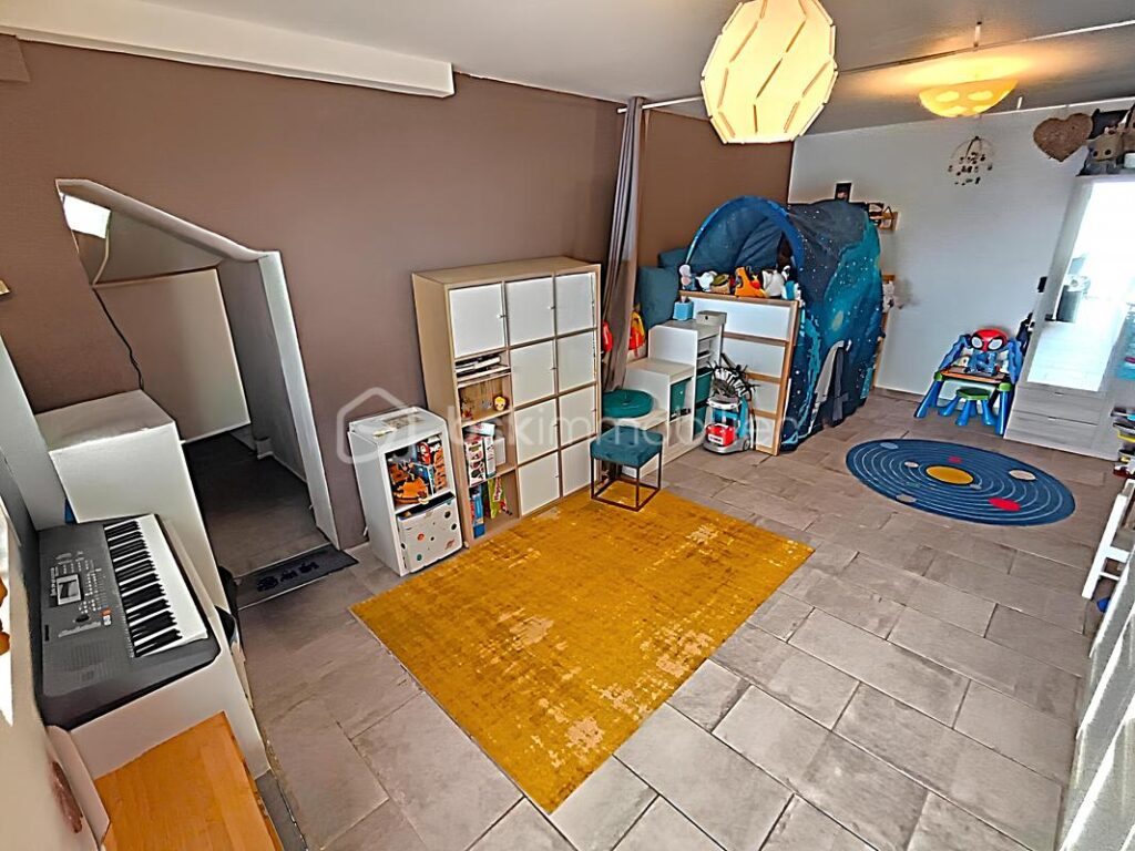 À VENDRE –EXCEPTIONNELLE VILLA 9 PIÈCES 225 M² ET 1 662 M² DE TERRAIN – PISCINE À DÉBORDEMENT– GARAGE– JARDIN – 5 CHAMBRES – BUREAU – T2 INDÉPENDANT– VUE PANORAMIQUE COLLINES ET MER– SANS VIS-À-VIS – PROCHE CENTRE-VILLE OLLIOULES – LA COURTINE – 945 000 € – 9 pièces – 5 chambres – 225 m²