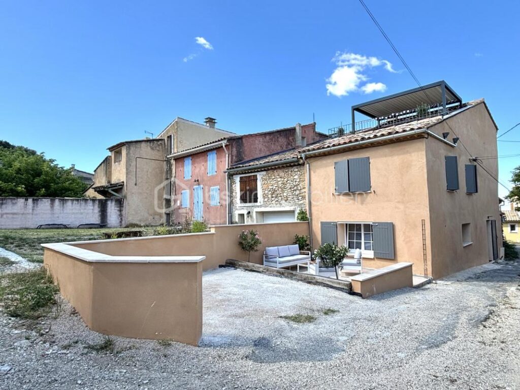 Superbe maison au pied du Mont-Ventoux – 4 pièces – 2 chambres – 94 m²