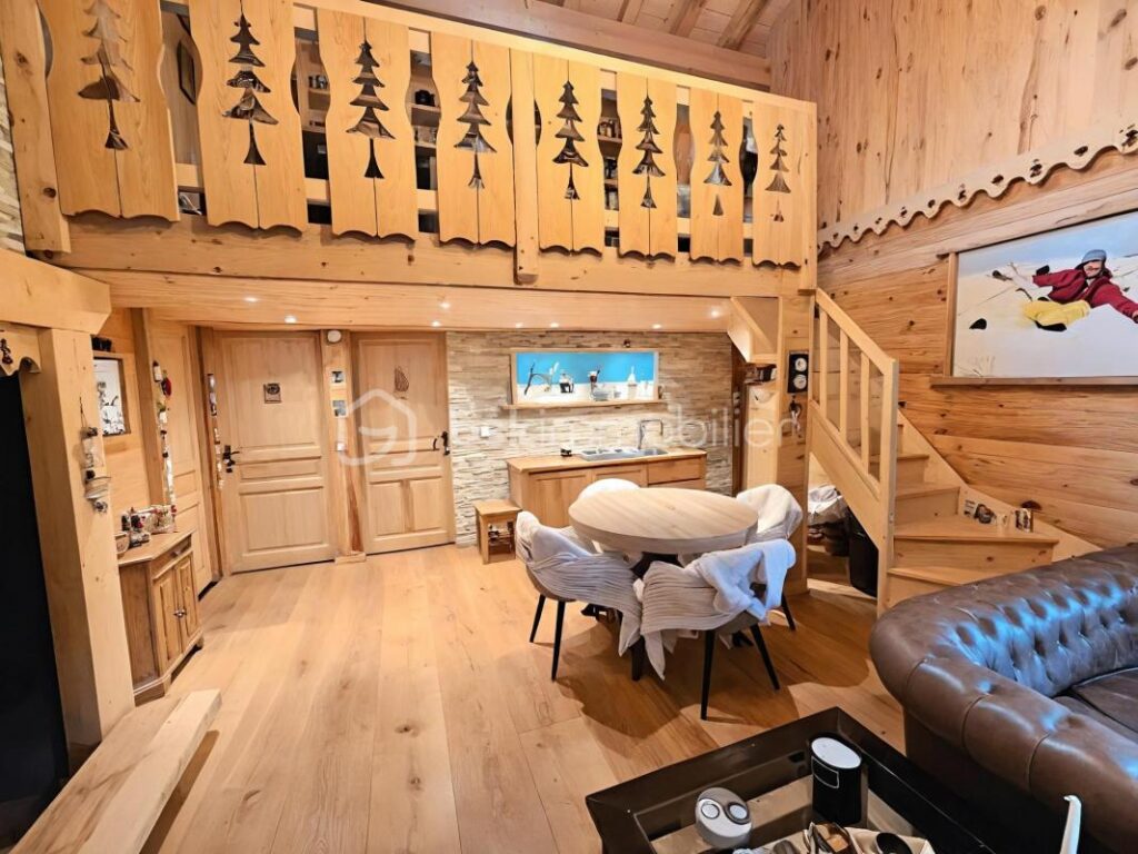 À Vendre : Haut de Chalet à Colmars – Charme et Confort en Montagne – 4 pièces – 3 chambres – 128 m²