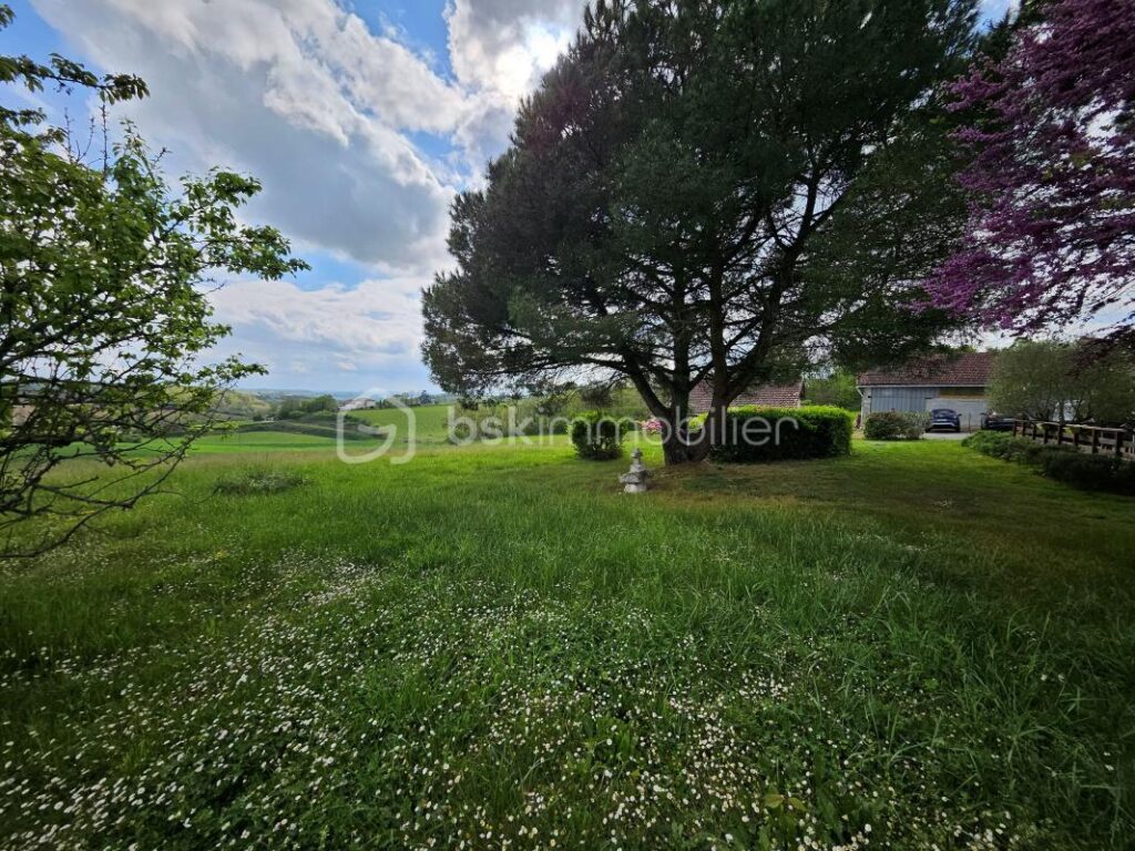 Maison de campagne en pierre et chalet avec vue – 4 pièces – 3 chambres – 135 m²