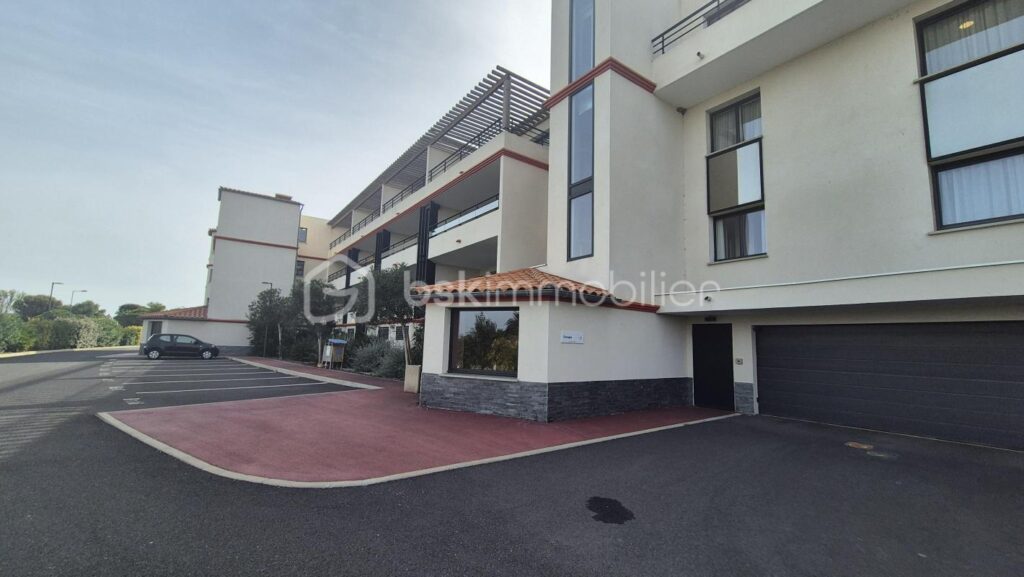 A VENDRE APPARTEMENT T2 DE 38M² A SAINT CYPRIEN PLAGE – HORIZON DU GOLF – TERRASSE – ASCENSEUR – PARKING PRIVATIF – VENDU MEUBLE – SOUS BAIL COMMERCIAL – 2 pièces – 1 chambre – 38 m²