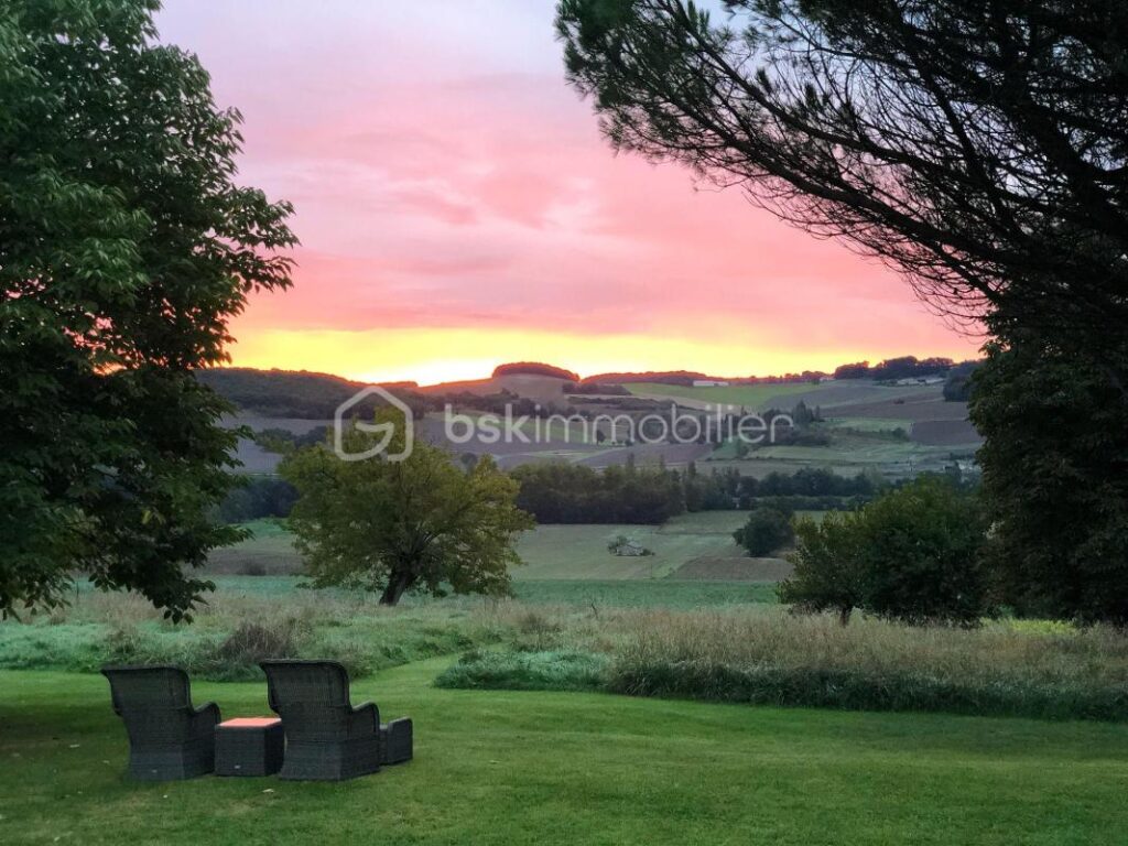 Belle maison en pierres, Dépendances –garage–3 ha 82 – 8 pièces – 6 chambres – 250 m²