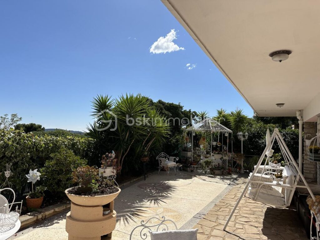 Villa 208 m2 – Vue Rade De TOULON – 7 pièces – 5 chambres – 208 m²