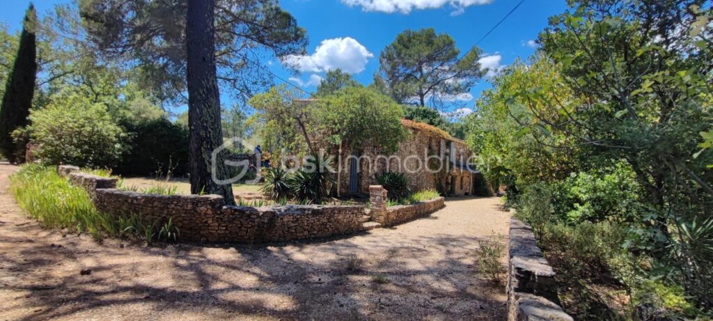 propriete athypique touristique – 4 pièces – 3 chambres – 215 m²