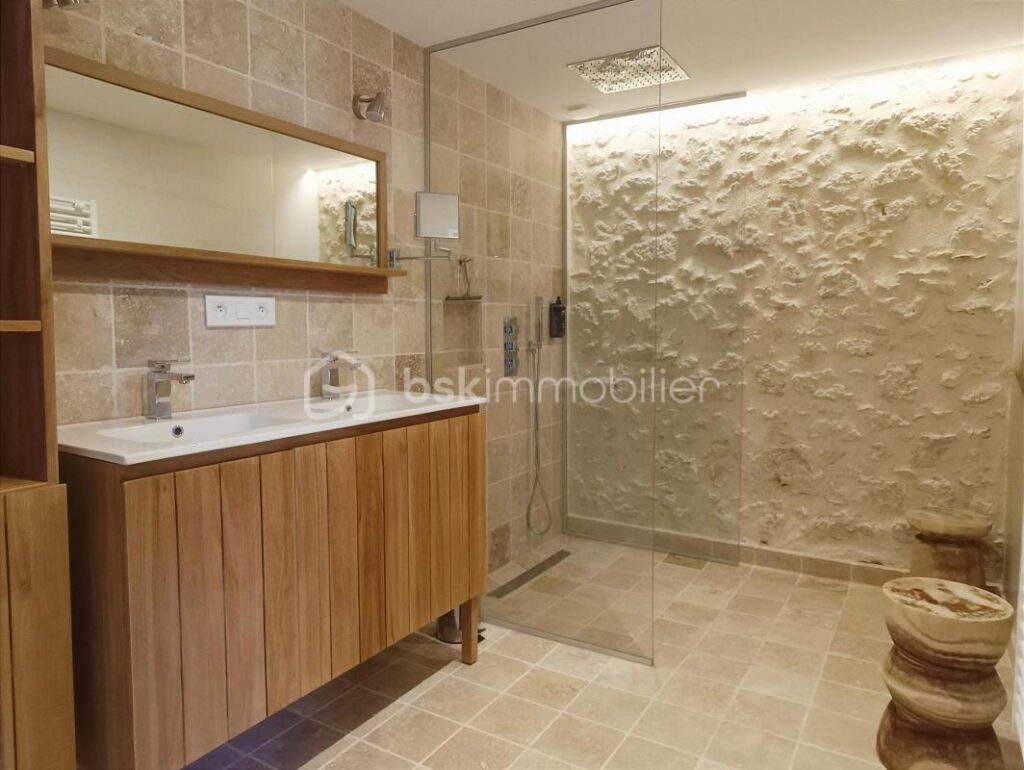 Domaine prestigieux pour événements et hébergement des invités dans un cadre enchanteur de 13 hectares ! – NR pièces – 13 chambres – 1307 m²