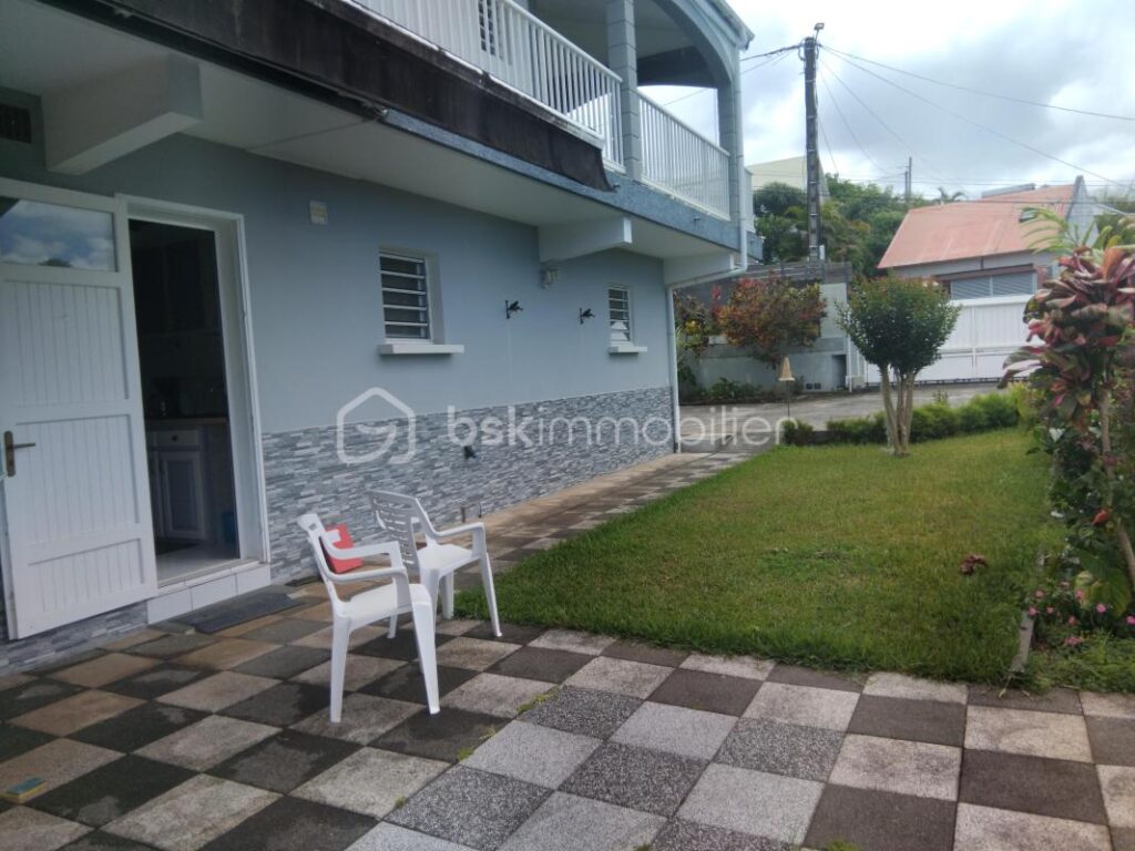 Villa avec piscine jacuzzi et jardin à l’île de la Réunion – 7 pièces – 4 chambres – 171 m²