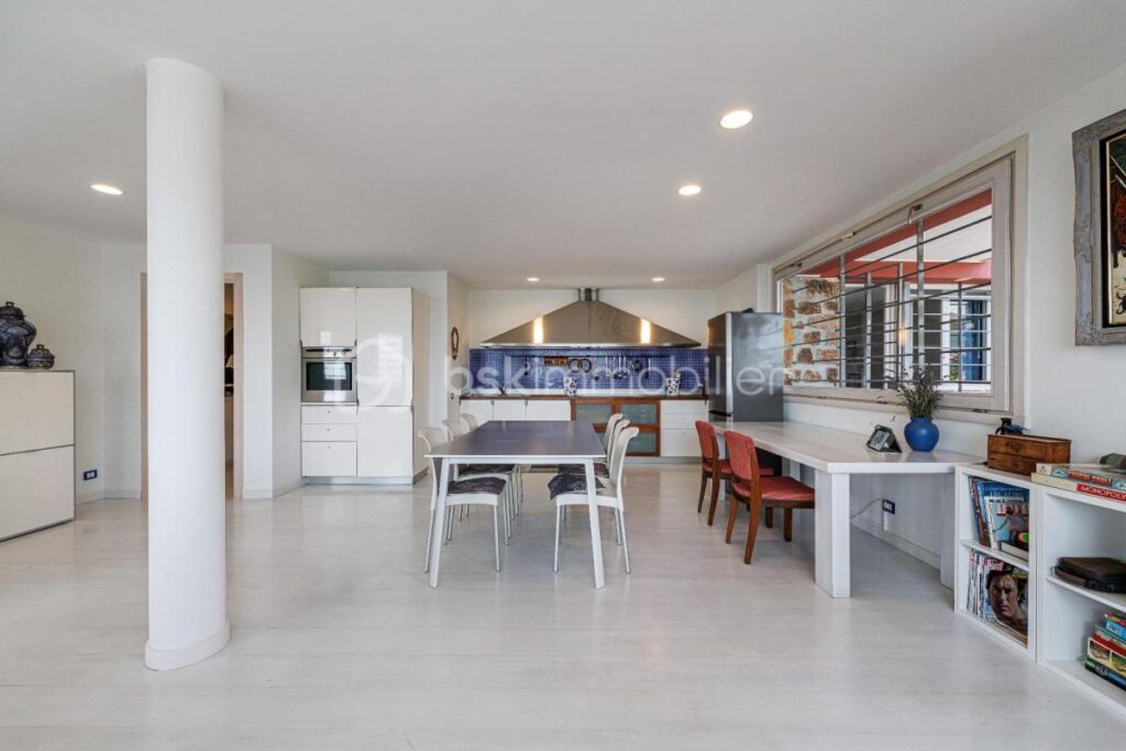 Superbe Maison rénovée de 219m2, 5 pièces, 4 chambres – Quartier du Trayas – 5 pièces – 4 chambres – 219 m²