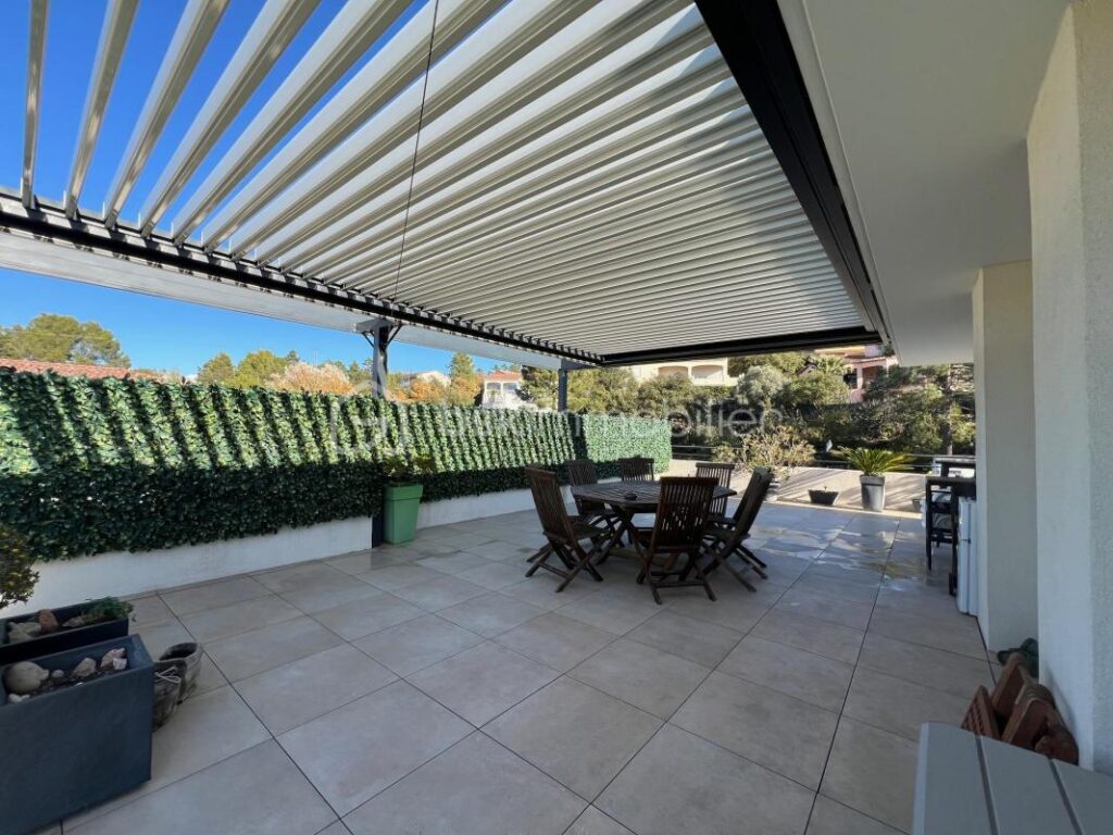 VILLA SUR LE TOIT D’EXCEPTION À VIDAUBAN – Coup de Coeur Assuré ! – 4 pièces – 3 chambres – 93 m²