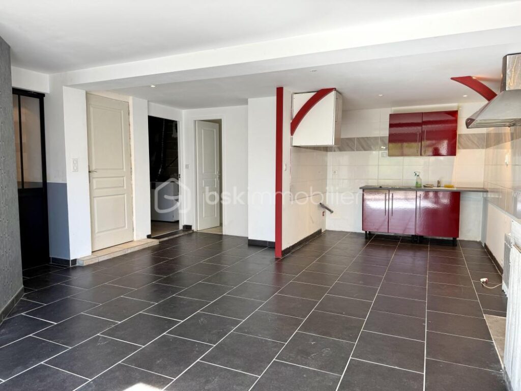 Magnifique Villa de 218 m² avec Vue Dégagée et Environnement Calme – 6 pièces – 4 chambres – 218 m²