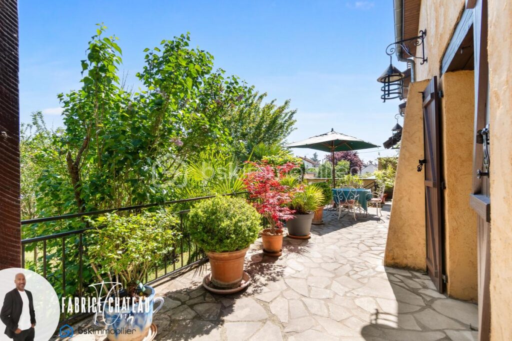 Grande maison familiale avec 5 chambres – cachet et jardin paysager – 8 pièces – 5 chambres – 212 m²