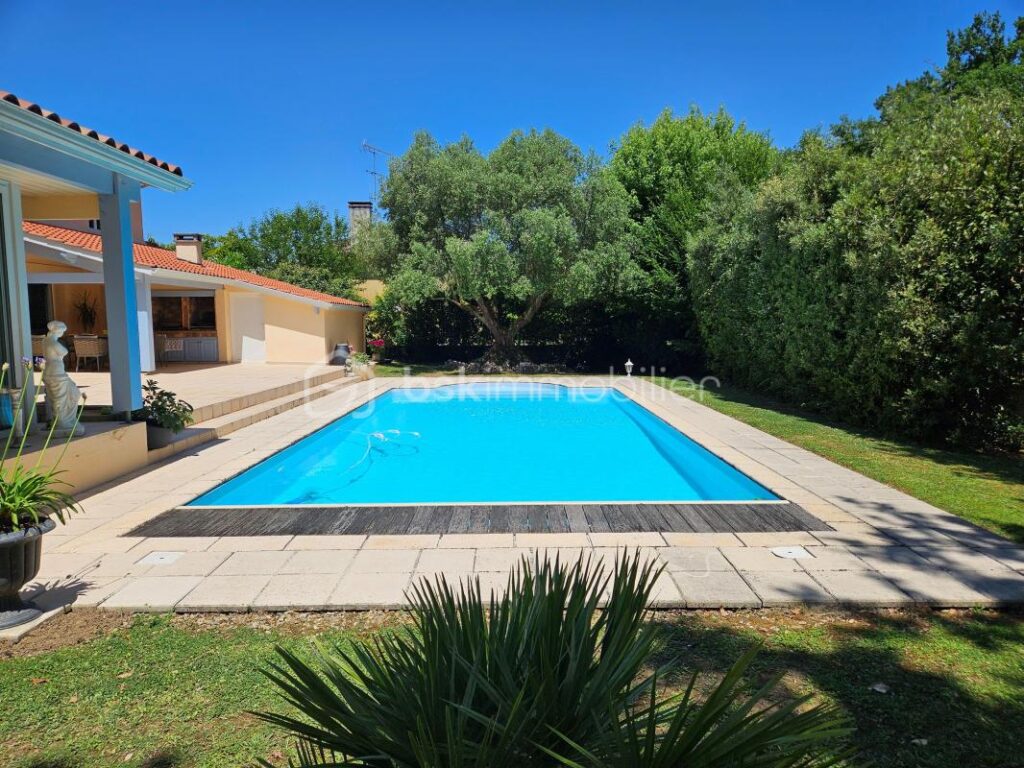 Maison de prestige de 244 m² – 5 pièces – 3 chambres – 244 m²