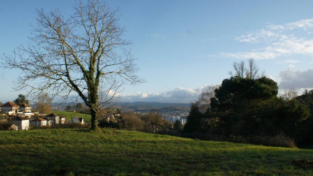 Terrain viabilisé 1005 m² avec superbe vue – NR pièces – NR chambres – 1005 m²