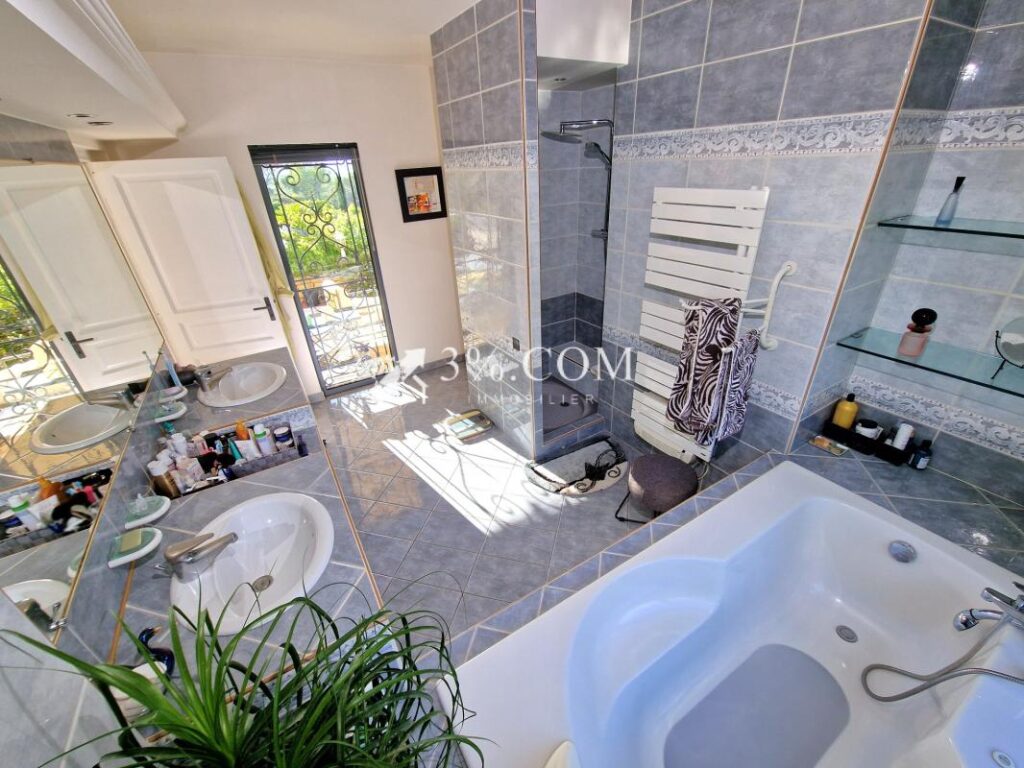 Villa de standing au coeur des Golfs de Saint-Raphaël – 6 pièces – 4 chambres – 196 m²