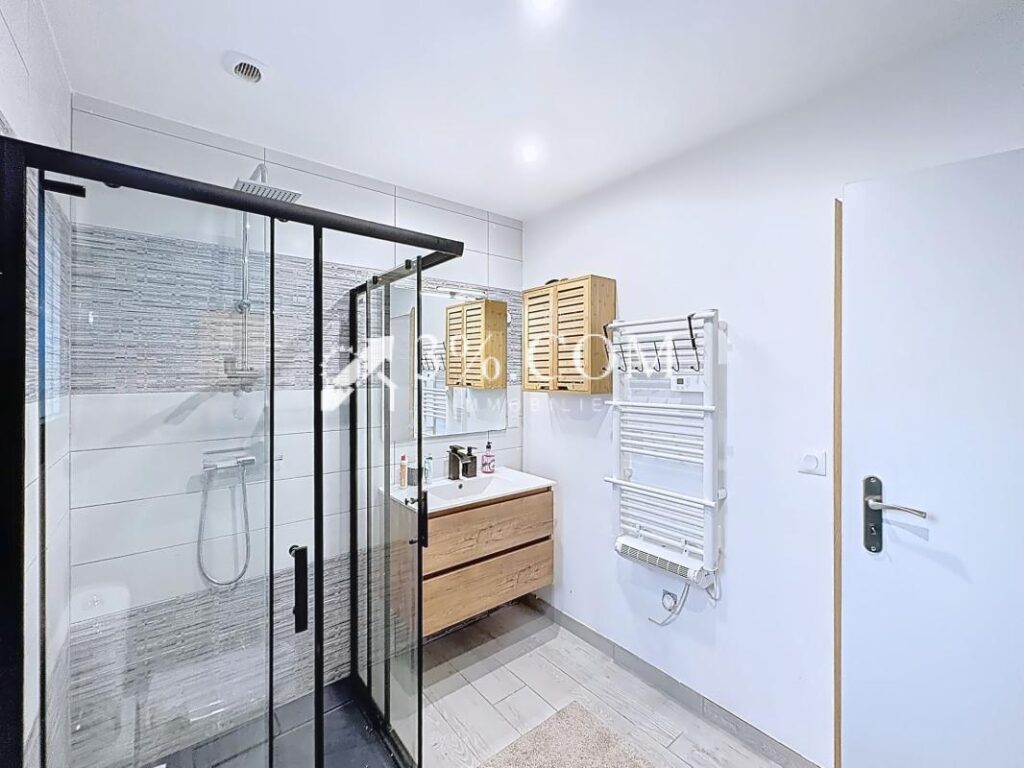 Belle maison contemporaine 6 pièces de 148 m2 avec piscine – 6 pièces – 4 chambres – 148 m²