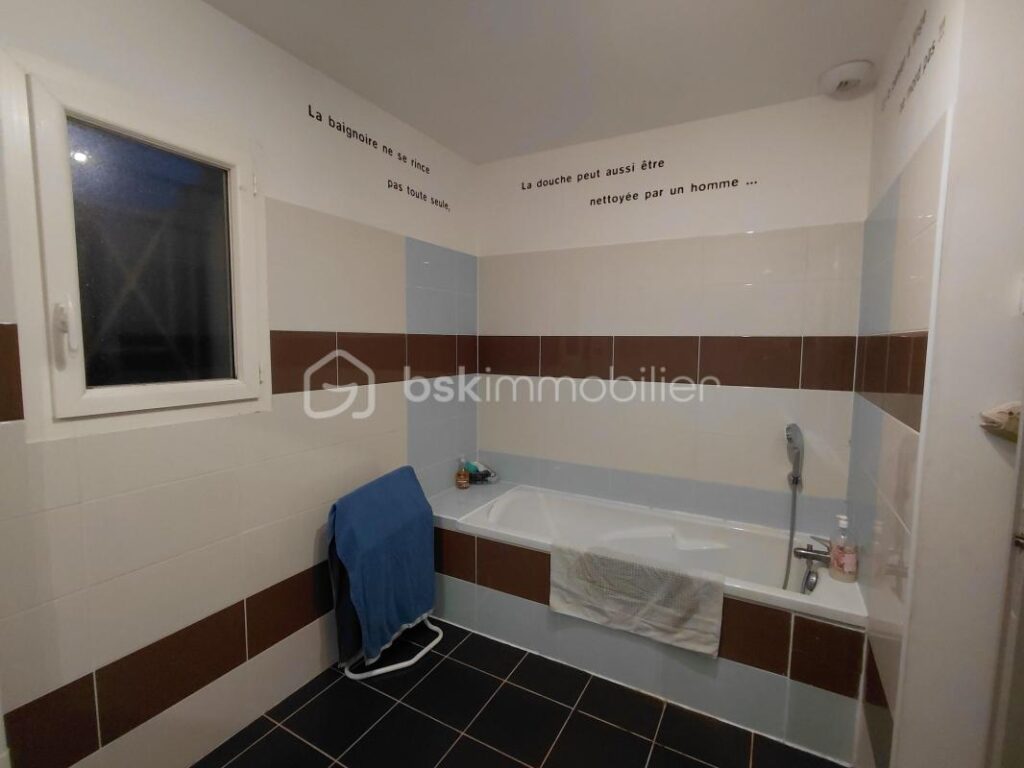 Superbe villa avec vue sur le château de GRIGNOLS – 7 pièces – 5 chambres – 210 m²