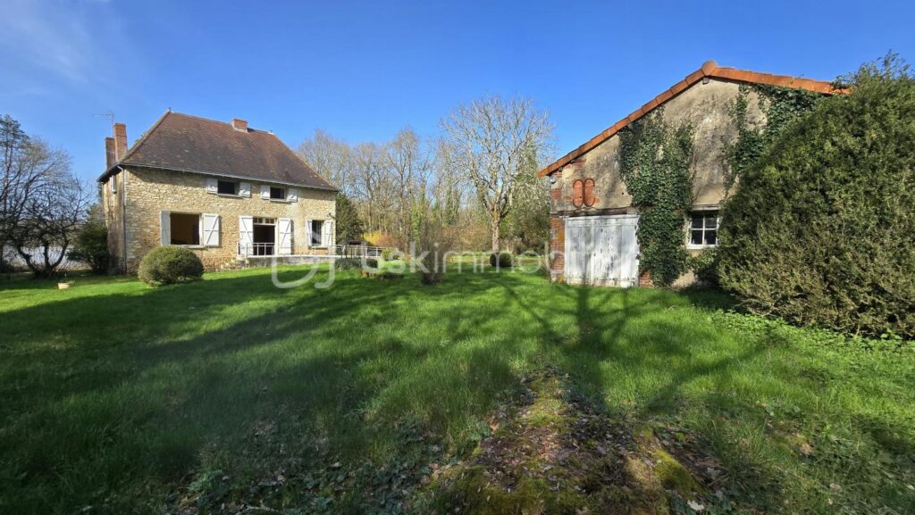 Ensemble immobilier, maison de 178 m², maisonnette, granges, petits toits, terres et étang – 5 pièces – 4 chambres – 178 m²