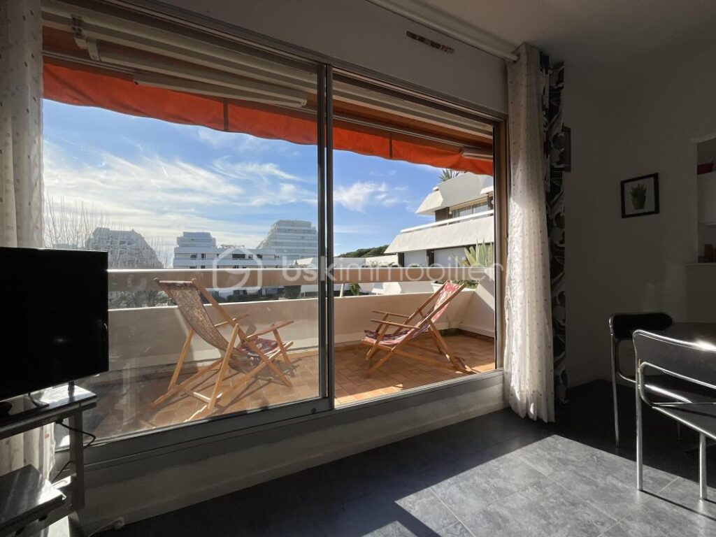 Hyper centre de La Grande-Motte – Appartement lumineux avec balcon et grand garage – 2 pièces – 1 chambre – 45 m²