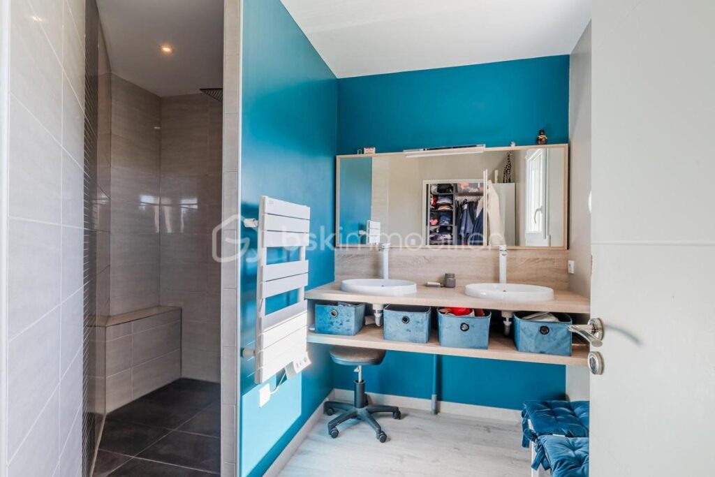 RARE MAISON PLAIN PIED DOUBLE GARAGE PISCINE SPA ET HAMMAM – 7 pièces – 4 chambres – 190 m²