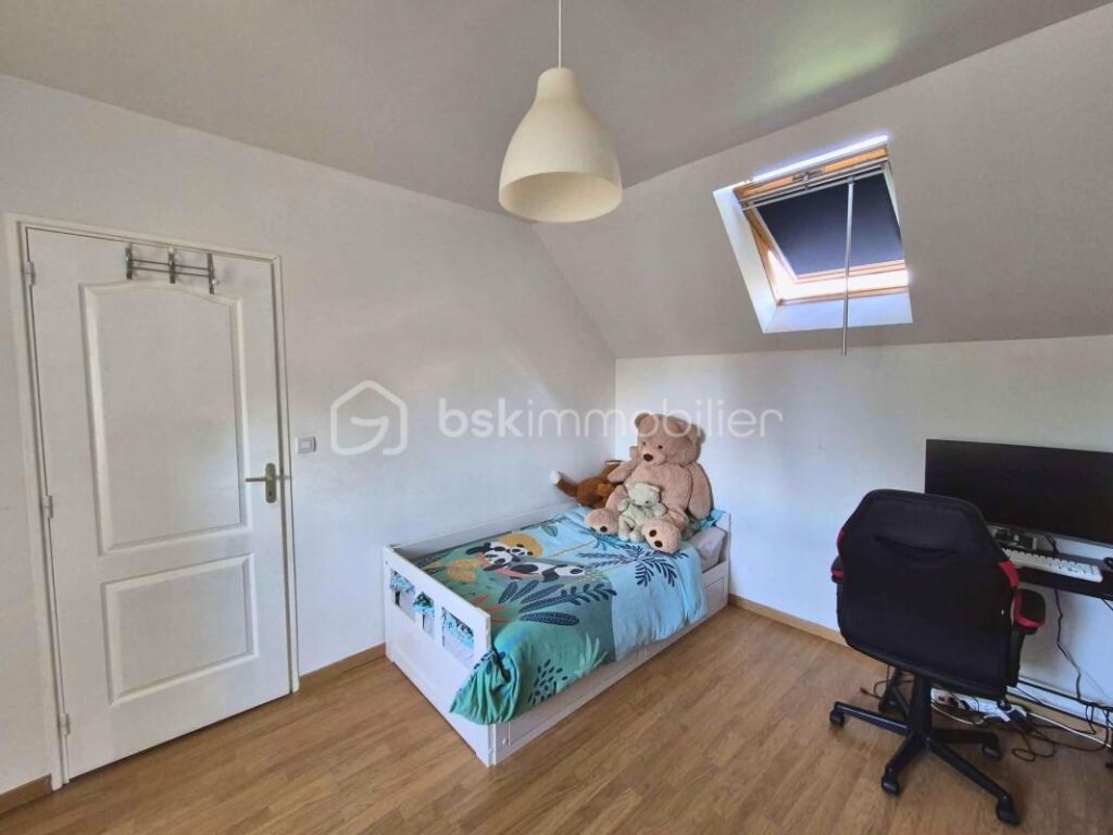 Maison individuelle 137m2, clé en main – Autonomie de plain‑pied – Vue sur étang – Terrain 860 m2 clos & garage – Aucun travaux – 4 pièces – 3 chambres – 137 m²