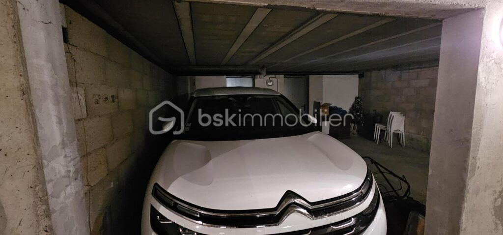 LOCATION T4 Traversant 101M² – Dernier étage – 2 balcons sans vis-à-vis – Quartier des Amoureux à Nîmes – 4 pièces – 3 chambres – 101 m²