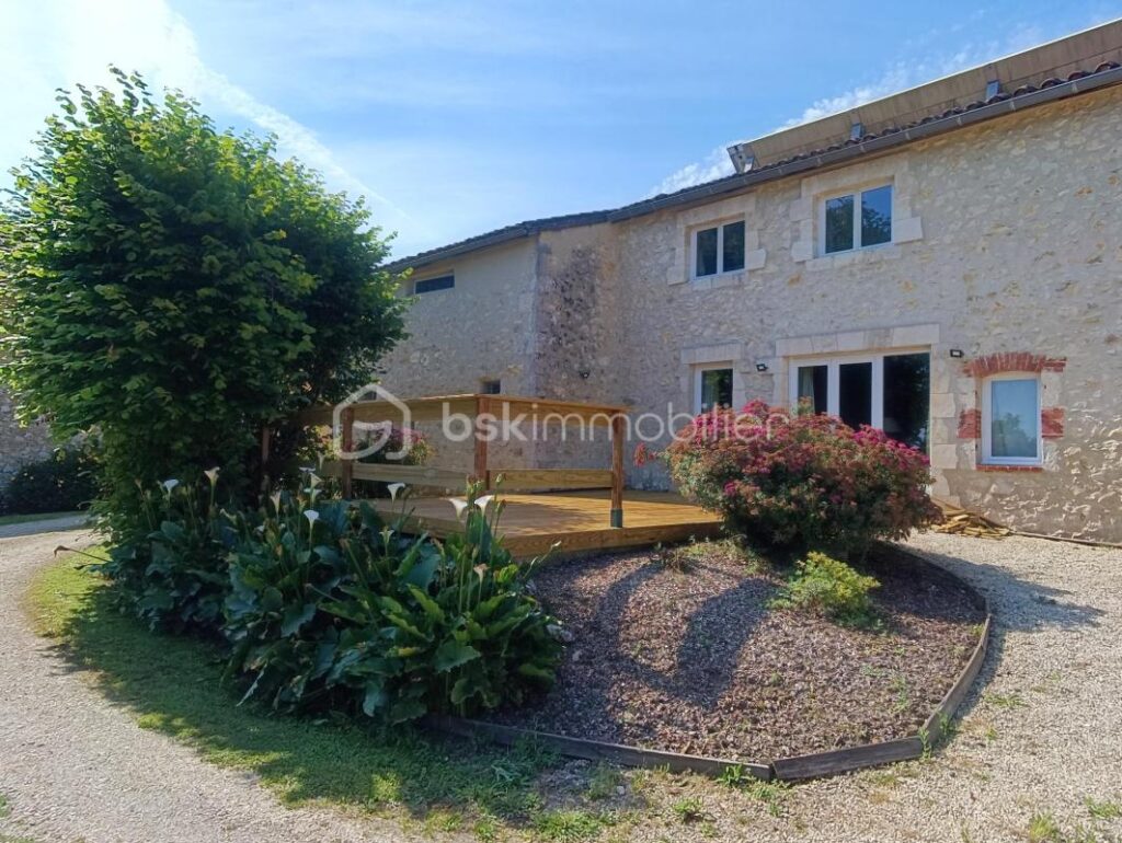 Maison gasconne pleine de charme, volumes généreux et esprit familial – 10 pièces – 6 chambres – 316 m²