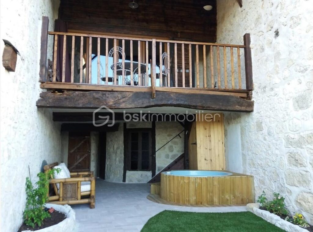 Maison de village avec gîte et vue imprenable ! – 7 pièces – 5 chambres – 155 m²