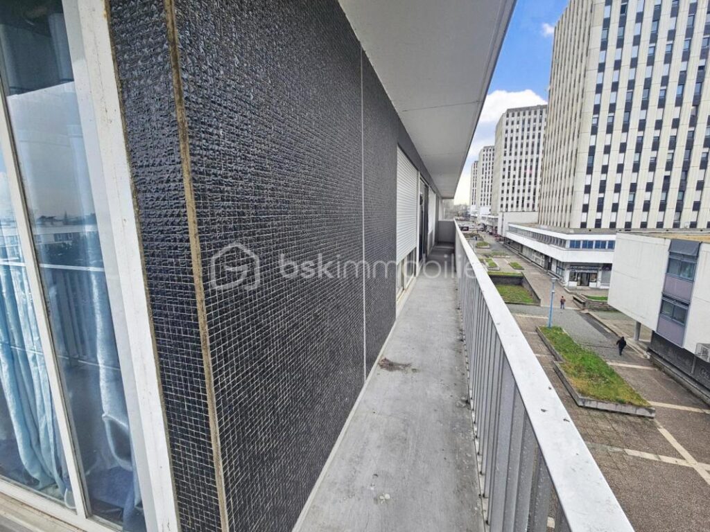 Appartement F4 82m² 3 chambres grand balcon 30m² triple exposition cave parking – 4 pièces – 3 chambres – 82 m²