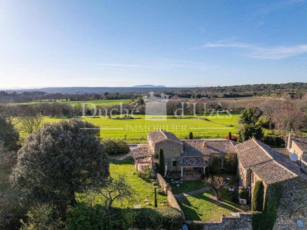 Maison – 7 pièces – 4 chambres – 275 m²