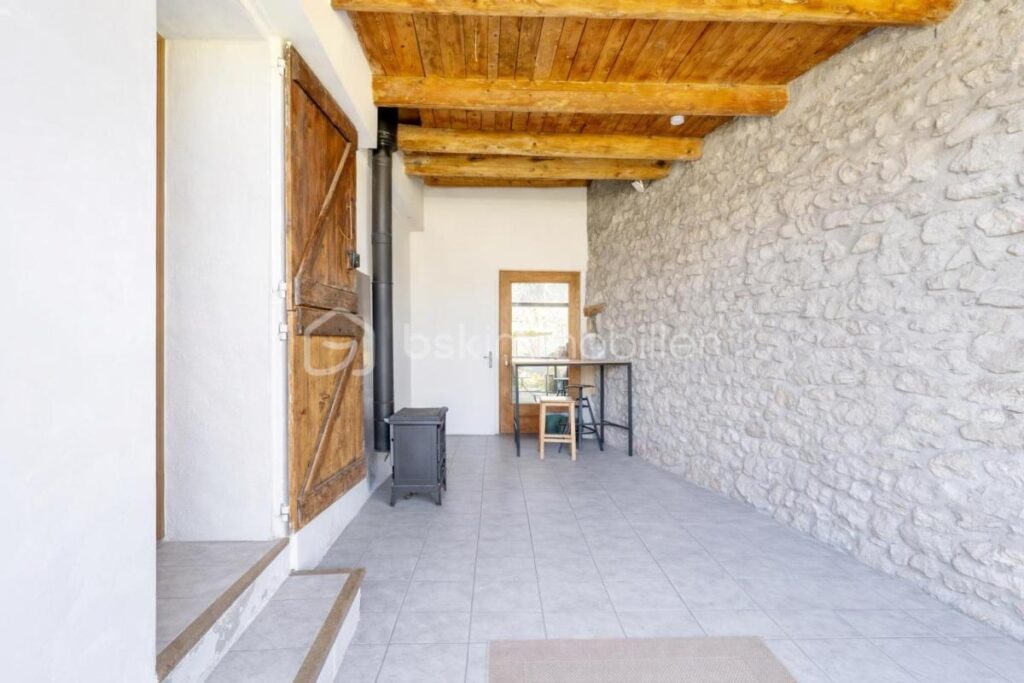 Maison de caractère de 170m2 sur un terrain de 2370m2 – 6 pièces – 4 chambres – 168 m²