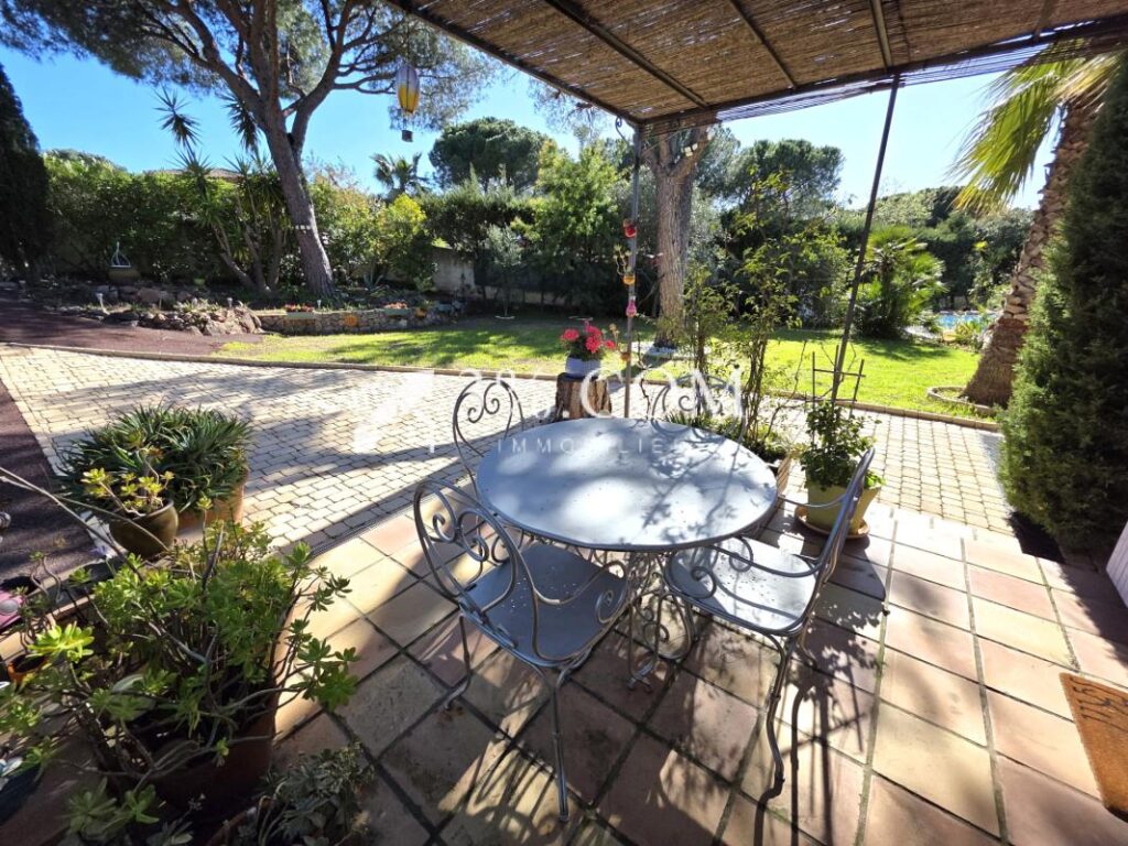 Grande villa dans quartier verdoyant – 6 pièces – 4 chambres – 145 m²