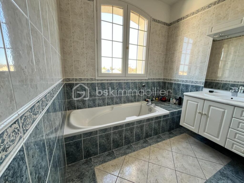 PROPRIETE D’EXCEPTION 483m2 sur un PARC DE 1,4H – 12 pièces – 8 chambres – 483 m²