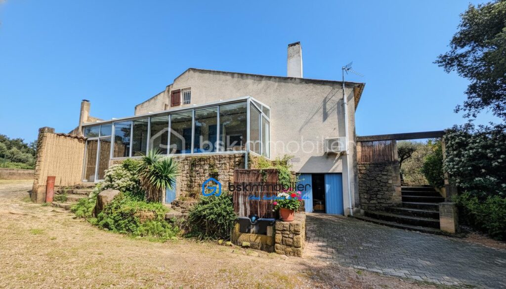 Exceptionnel ! Rare sur le secteur. Villa au cœur des Alpilles, jardin, piscine, terrain clôturé – 5 pièces – 4 chambres – 148 m²