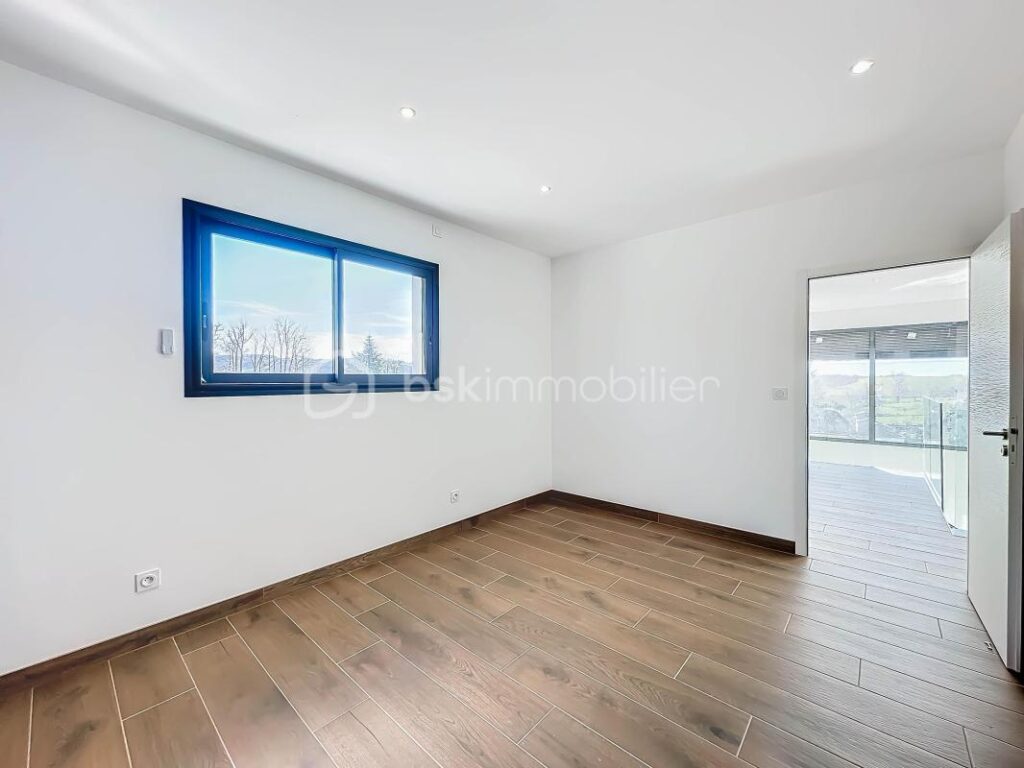 *** SUBLIME VILLA CONTEMPORAINE DE 198M2, AVEC PISCINE ET GARAGE *** – 6 pièces – 4 chambres – 198 m²