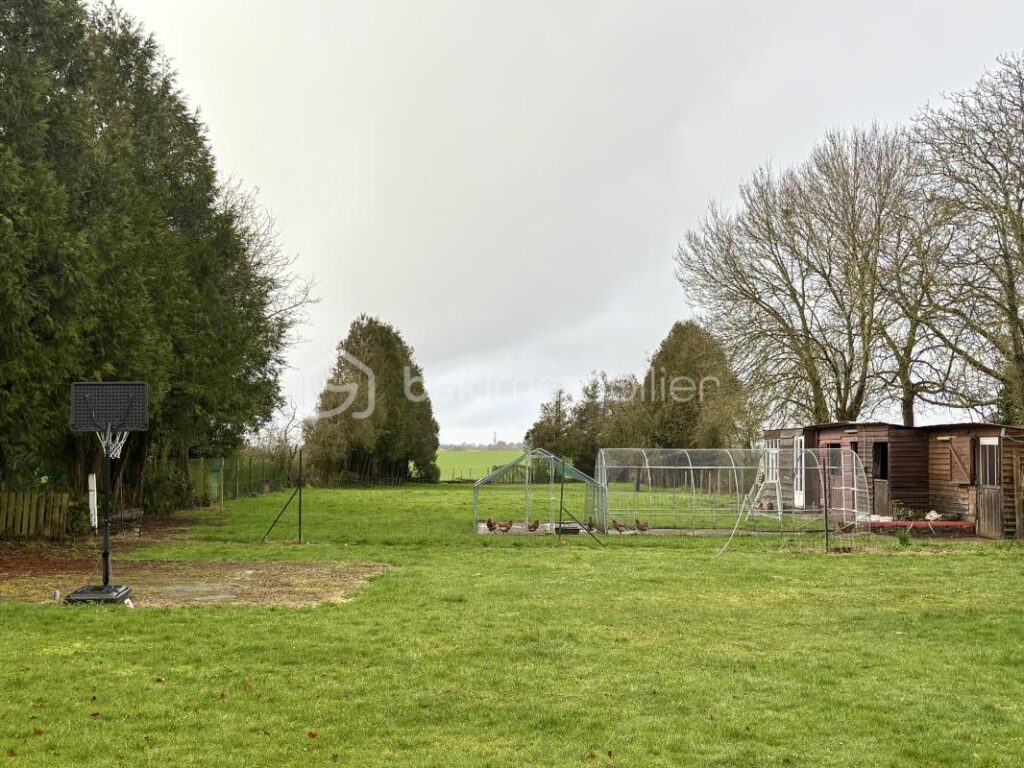 Grande maison familiale à la campagne – 6 chambres – Piscine couverte – Terrain avec dépendances – 10 pièces – 6 chambres – 205 m²