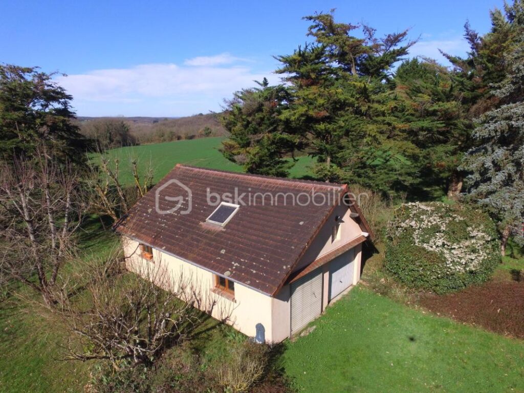 Maison atypique ronde dans un écrin de verdure en Vallée de la Vienne – 5 pièces – 1 chambre – 115 m²