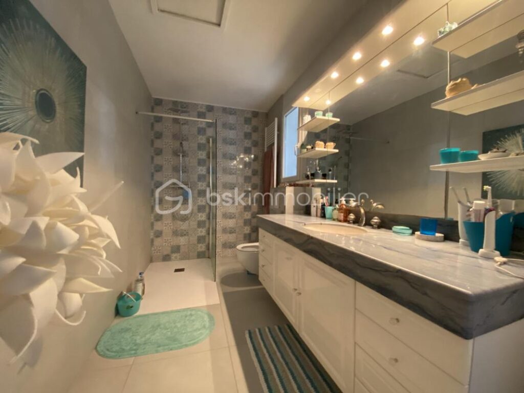 MAISON DE 190 m2-TERRAIN 15199 M2- 4 CHAMBRES-2 SALLES D’EAU-2 WC-PISCINE-GARAGE-ECURIE 33M2 – 7 pièces – 4 chambres – 190 m²