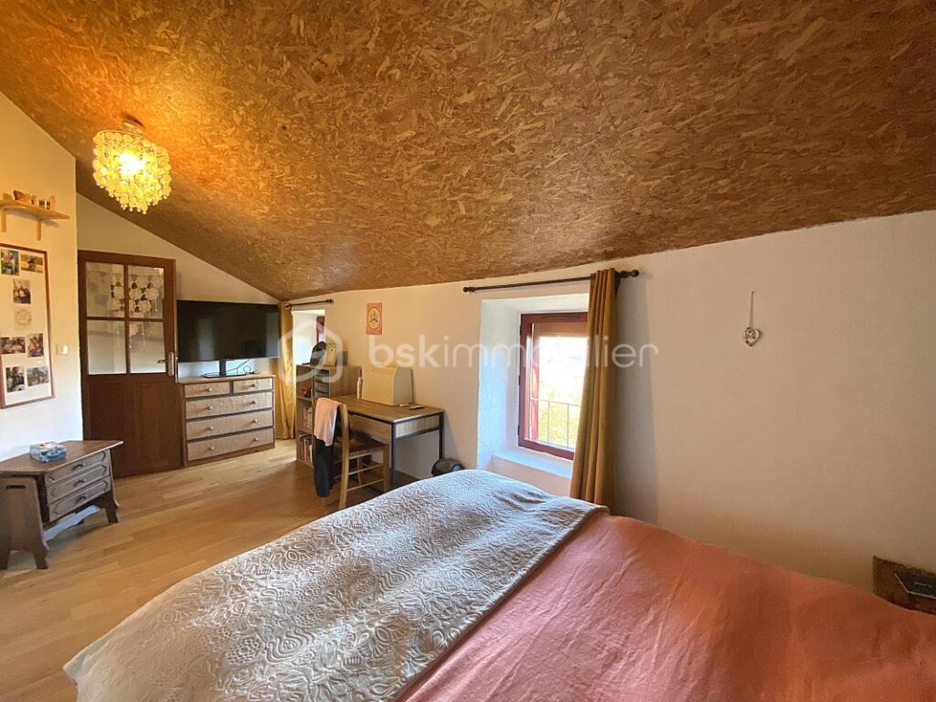 Charme, nature & autonomie – 147 m² + grange – Sud Aveyron – 5 pièces – 3 chambres – 147 m²