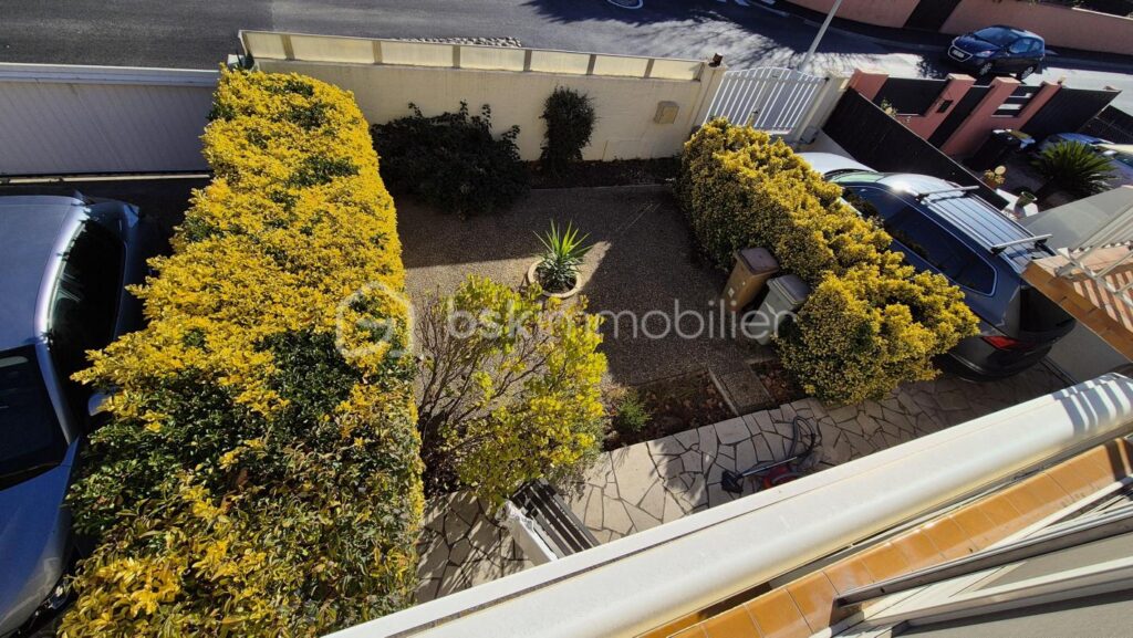 A VENDRE MAISON DEUX FACES TRAVERSANTE DE 152M² SUR TERRAIN DE 261M² A SAINT ANDRE – VUE SUR LES ALBERES – QUATRE CHAMBRES – GARAGE – CLIMATISATION REVERSIBLE – CHEMINEE – AUCUN VIS A VIS – 7 pièces – 4 chambres – 152 m²