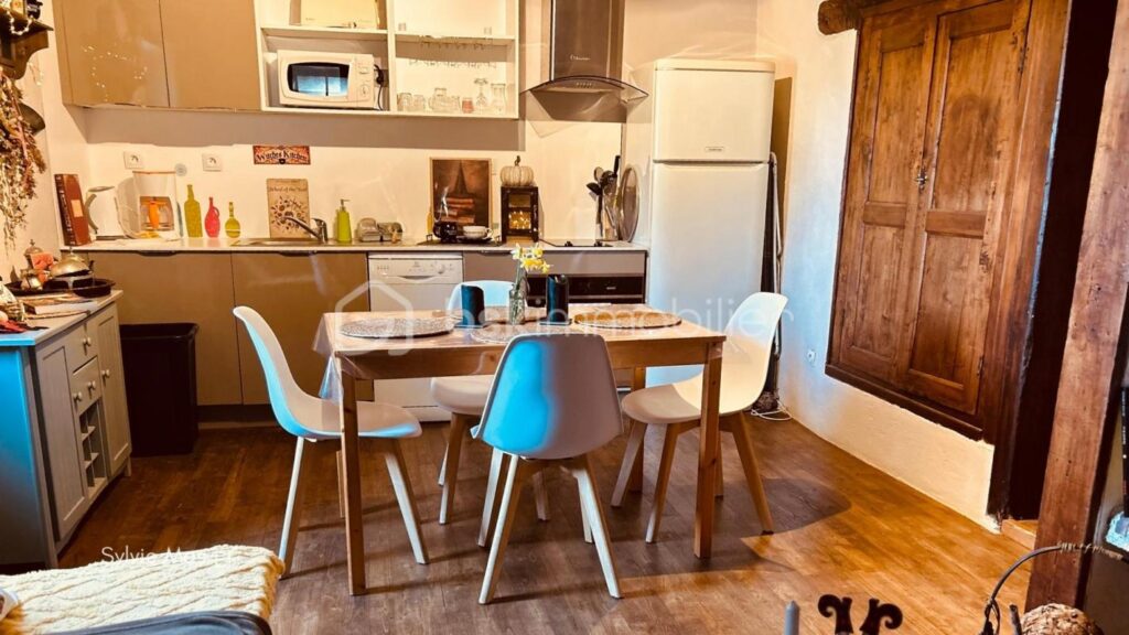 Domaine de charme 2 logements – 5 gîtes – piscine – NR pièces – 11 chambres – 390 m²