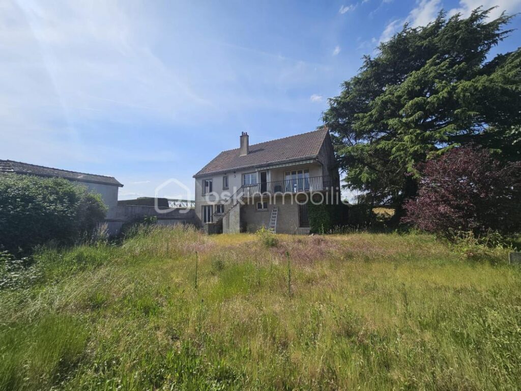 BIEN AVEC VUE IMPRENABLE SUR LA LOIRE – 5 pièces – 3 chambres – 94 m²