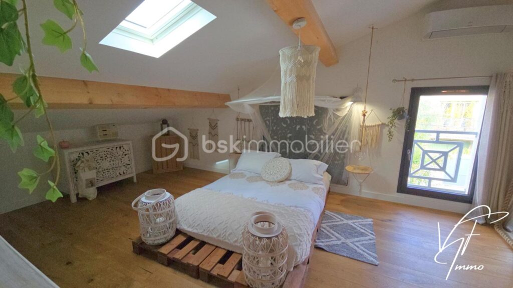 A vendre : Maison d’Architecte, studio indépendant, Piscine, au Beausset, Var – 6 pièces – 5 chambres – 200 m²