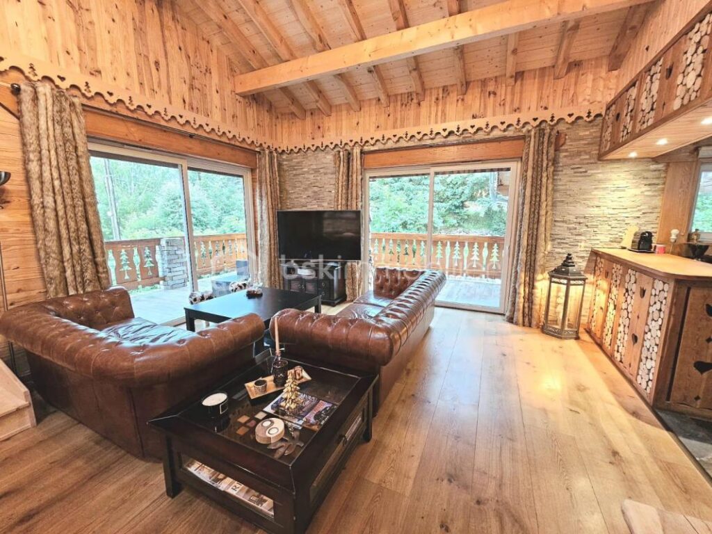 À Vendre : Haut de Chalet à Colmars – Charme et Confort en Montagne – 4 pièces – 3 chambres – 128 m²