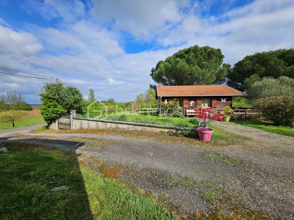 Maison de campagne en pierre et chalet avec vue – 4 pièces – 3 chambres – 135 m²