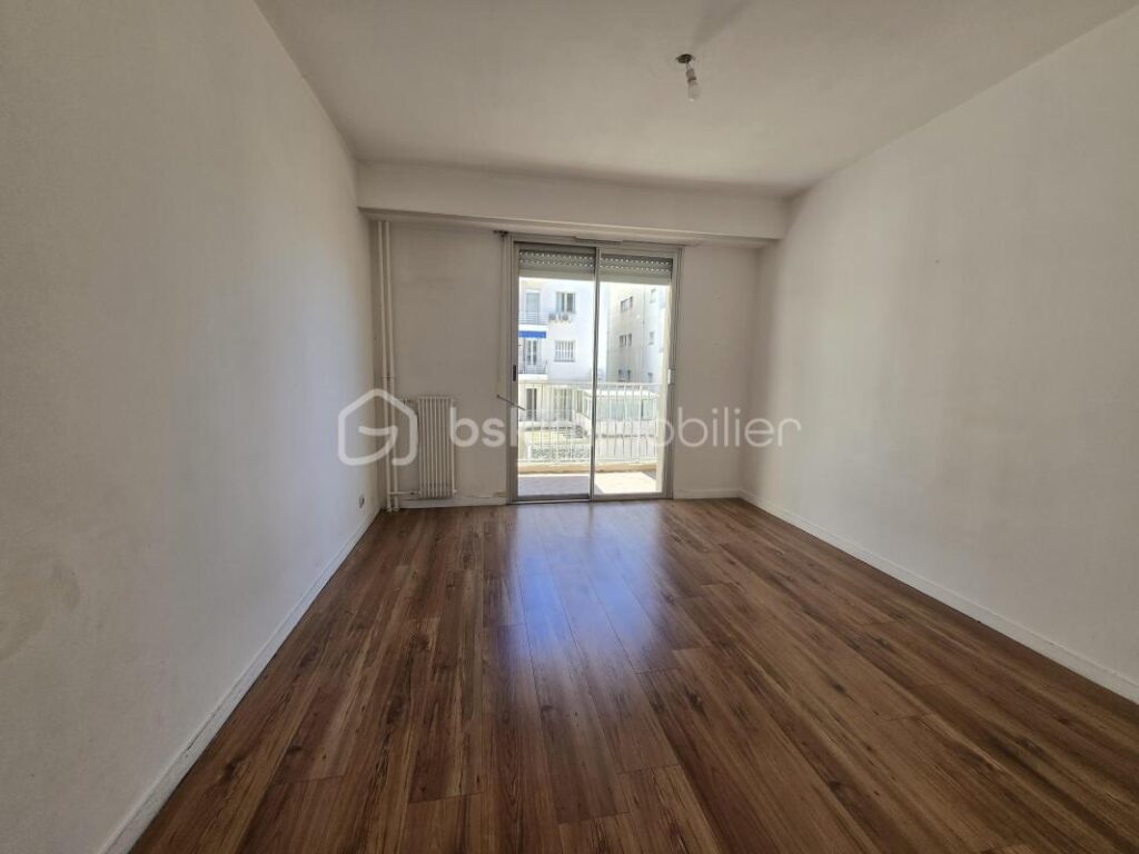 Baisse de prix 313950€ Appartement lumineux avec double balcon et vue mer en cœur urbain – 2 pièces – 1 chambre – 55 m²