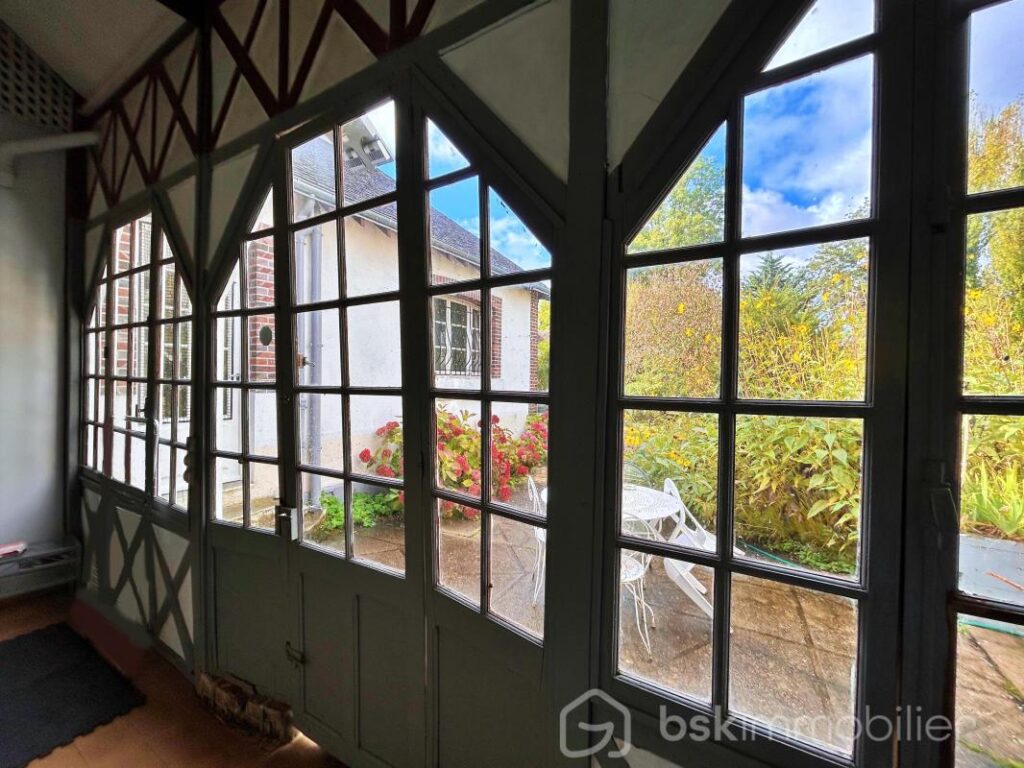 Magnifique propriété de charme du milieu XIXème, offrant 3 maisons pour une surface habitable de 487m2 au total – NR pièces – 12 chambres – 487 m²