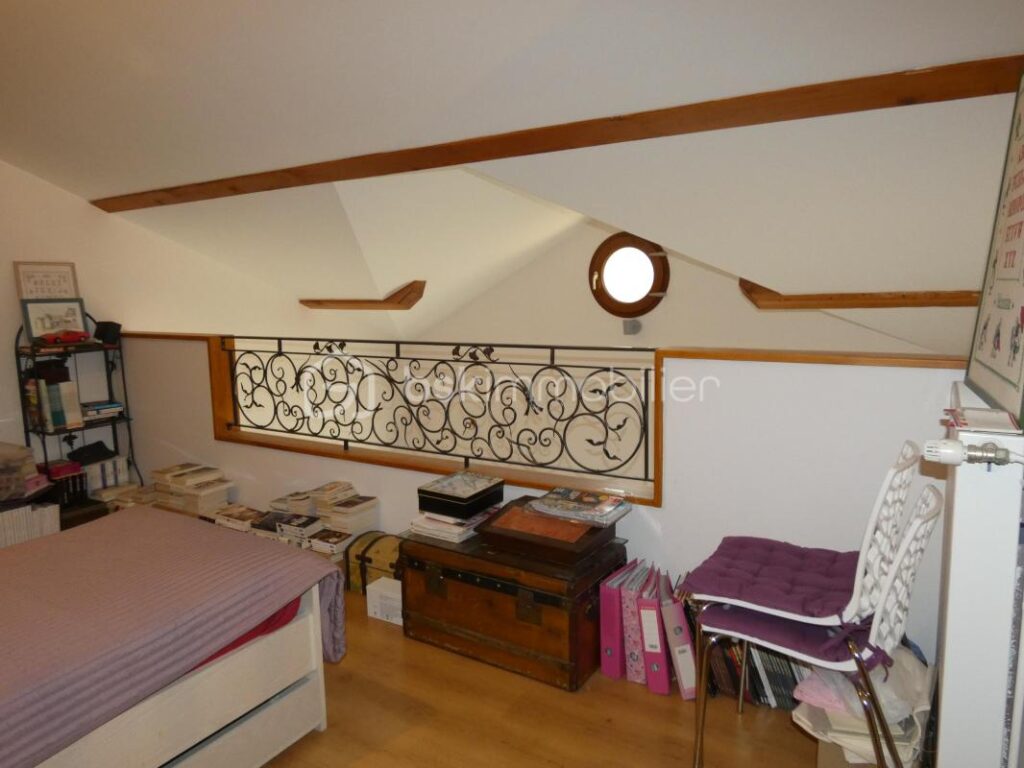 A proximité de Roanne, Villerest 42300, superbe maison de caractère, 9 pièces, 6 chambres, cadre de vie exceptionnel et vue panoramique sur le lac de VILLEREST – 9 pièces – 6 chambres – 377 m²