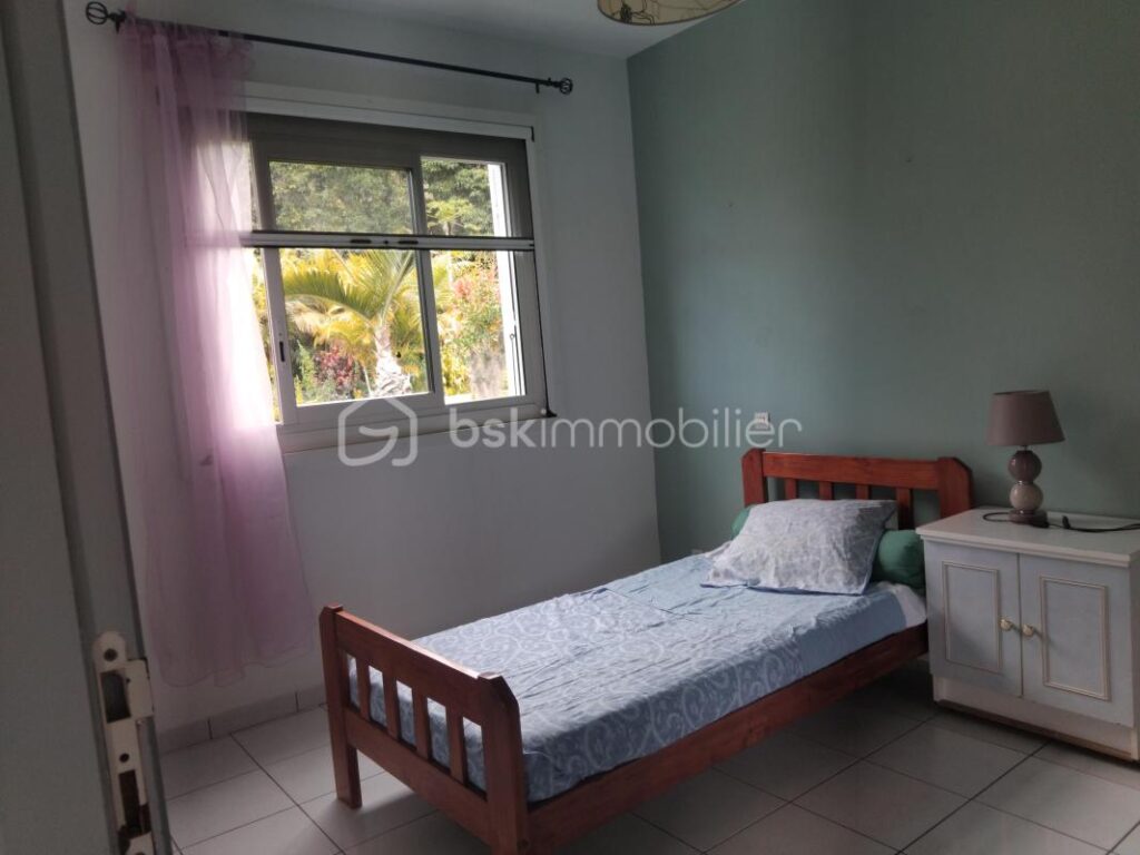 Villa avec piscine jacuzzi et jardin à l’île de la Réunion – 7 pièces – 4 chambres – 171 m²