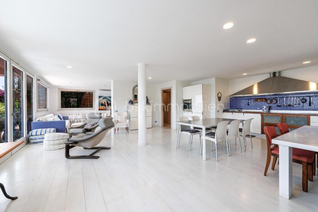 Superbe Maison rénovée de 219m2, 5 pièces, 4 chambres – Quartier du Trayas – 5 pièces – 4 chambres – 219 m²